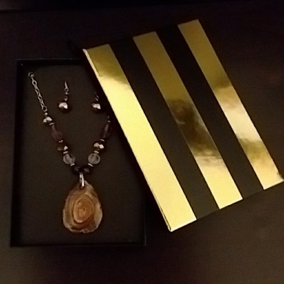 Gemstnne Necklace w/ Matching Earrings - Picture 4 of 4